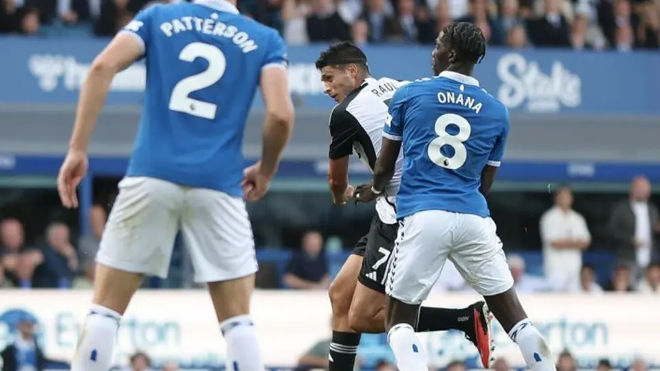 Raúl Jiménez gana en su debut con Fulham frente a Everton