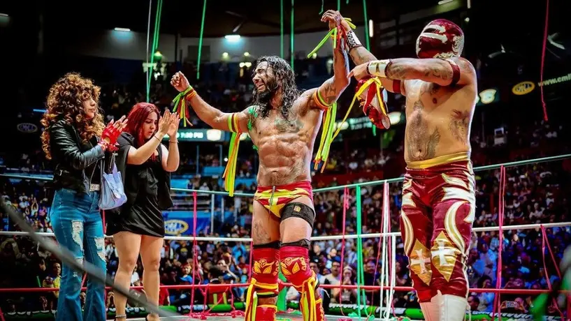 Dragón Rojo Jr. pierde su máscara contra Templario en el 90 Aniversario del CMLL