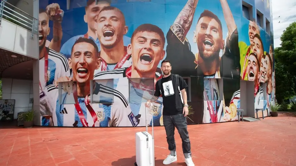 Lionel Messi ya aterrizó en Argentina para afrontar los duelos ante Uruguay y Brasil