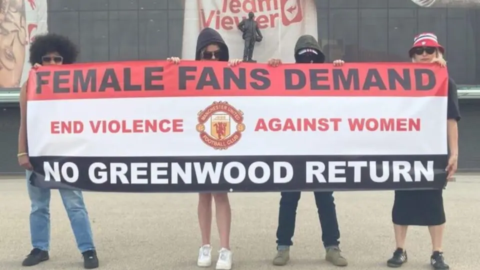 Premier League: Aficionados del Manchester United protestan por un posible regreso de Greenwood