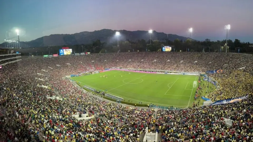 ¡Entrada histórica! Clásico entre Chivas y América en el Rose Bowl tuvo récord de asistencia