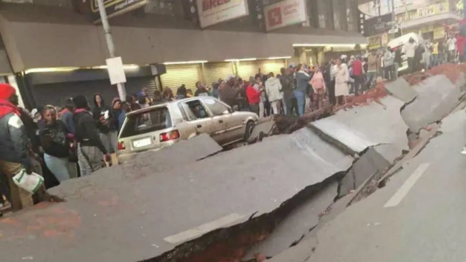 Fuerte explosión en calles de Sudáfrica deja una persona fallecida y 50 lesionados