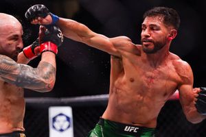 Yaír Rodríguez cae ante Alexander Volkanovski y no consigue el título unificado de UFC