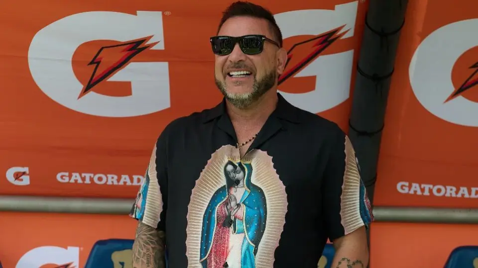 Turco Mohamed 'presume' camisa con diseño de la Virgen de Guadalupe