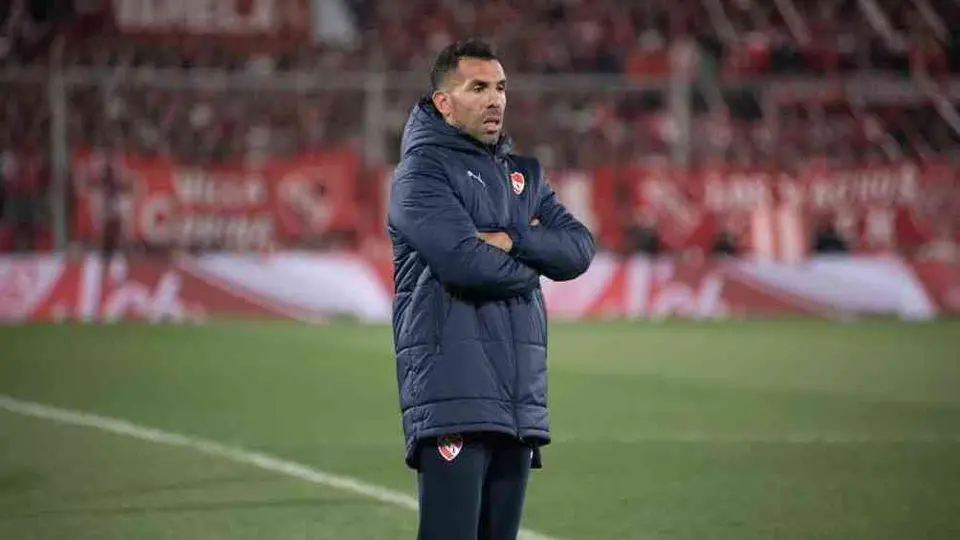 Carlos Tevez sufre accidente doméstico y es duda para dirigir al Independiente