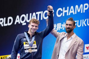 Fukuoka 2023: Leon Marchand 'borra' a Michael Phelps de los libros de récords