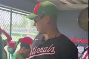 Joey Meneses dio regalos y convivió con la Selección Mexicana infantil en Williamsport