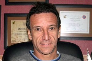 Alfonso, exjugador del Real Madrid y Barcelona: 'Obligaría a las jugadoras a besar la bandera'