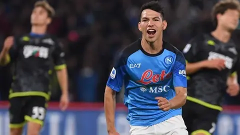 Chucky Lozano, cada vez más lejos del Napoli, reportan prensa italiana