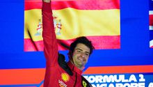 Carlos Sainz festejó su victoria en el Gran Premio de Singapur al ritmo de 'Smooth Operator'