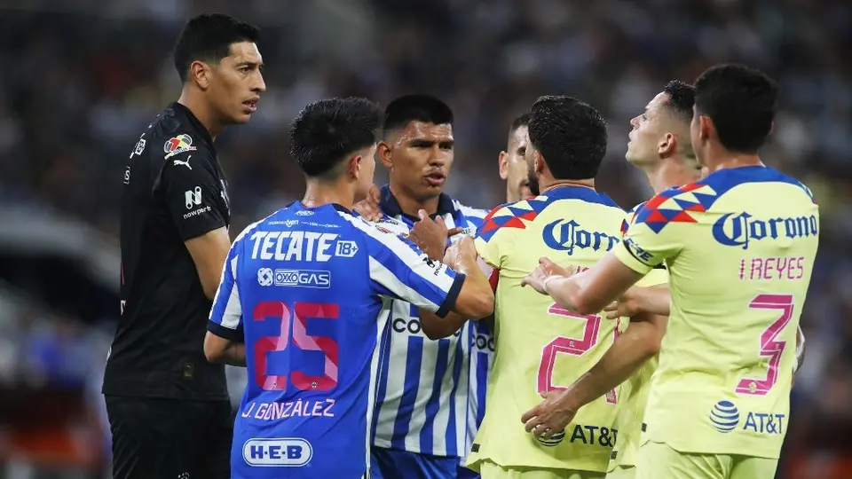 América buscará inhabilitar a Jesús Gallardo tras la lesión de Brian Rodríguez