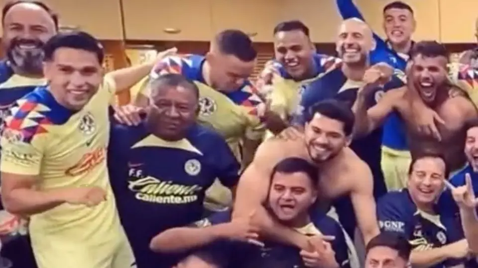 Cabecita Rodríguez desatado tras triunfo ante Pumas: da zape, pinta dedo y pica trasero a Henry Martín