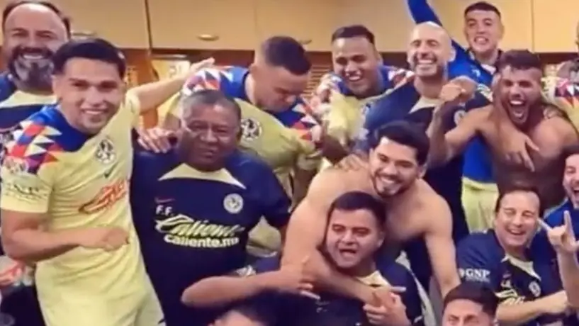 Cabecita Rodríguez desatado tras triunfo ante Pumas: da zape, pinta dedo y pica trasero a Henry Martín