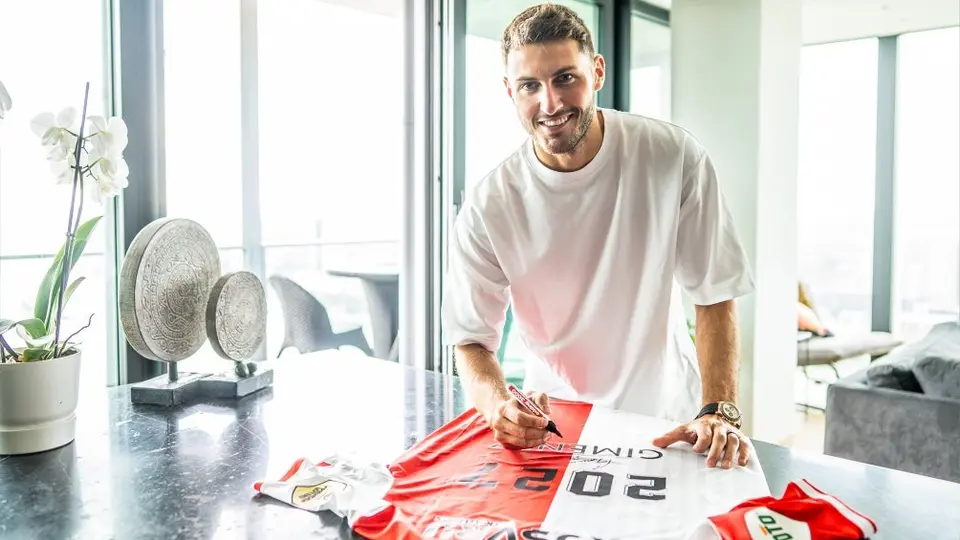 ¡Se queda! Santi Giménez extiende su contrato con Feyenoord hasta 2027