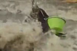 Fuertes lluvias en Coacalco arrastran a una adulta mayor