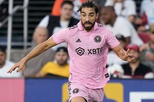 Aficionados argentinos se burlan de Rodolfo Pizarro tras la llegada de Messi