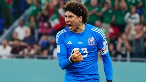 Sorpresa de cumpleaños para Memo Ochoa en la antesala de la Final de la Copa Oro