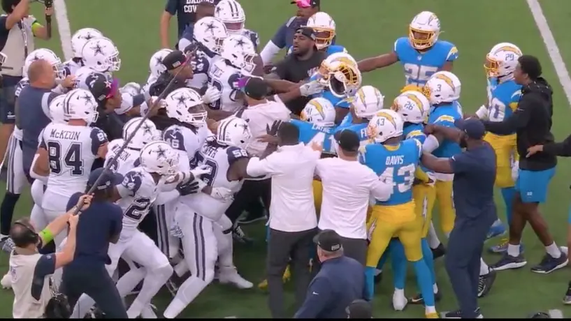 ¡Se están peleando! Jugadores de Dallas y Chargers protagonizan bronca antes del juego