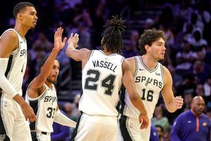 NBA: Spurs remontan desventaja de 20 puntos y vencen a los Suns de Kevin Durant