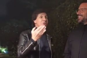 Bambino Pons le canta a Ruud Van Nistelrooy por sus goles con Manchester United