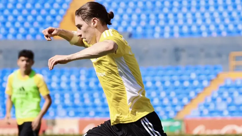 Marcelo Flores se luce con jugada fantasía en el entrenamiento con Tigres y las redes explotan