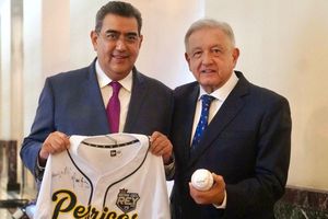 AMLO felicita a Pericos de Puebla tras quedar campeones en la Liga Mexicana de Beisbol