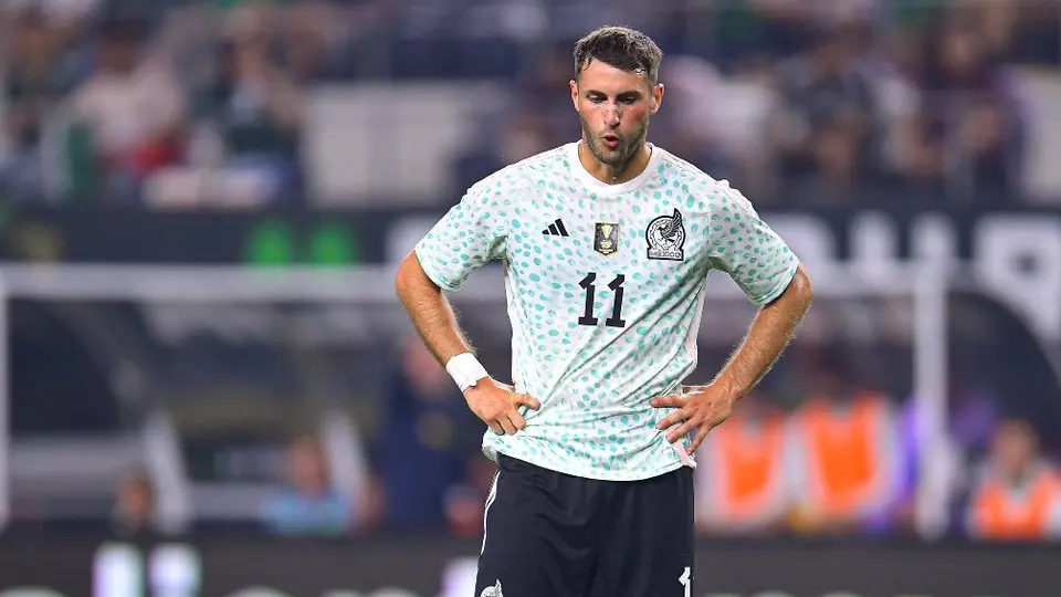 DT del Feyenoord no está preocupado por el penalti fallado de Santiago Giménez