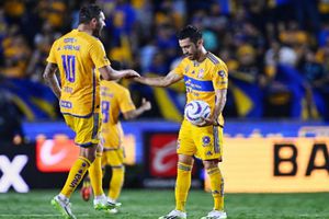 Gignac 'se aviva', ve el VAR y da por bueno gol de Tigres antes que el árbitro