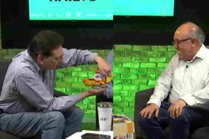 ¡Le rompió la reliquia y el corazón! Enrique Burak "destrozó" un LEGO de Pepe Segarra