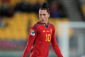 Jugadora española afirma que teléfono de Jenni Hermoso fue 'hackeado' tras beso de Rubiales