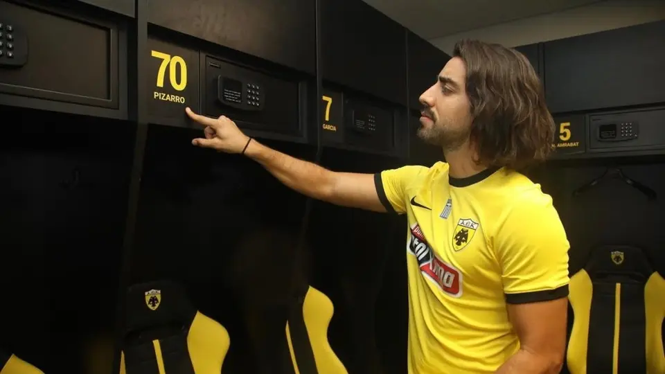 Pizarro hace su debut en la victoria del AEK Atenas sobre Volos FC