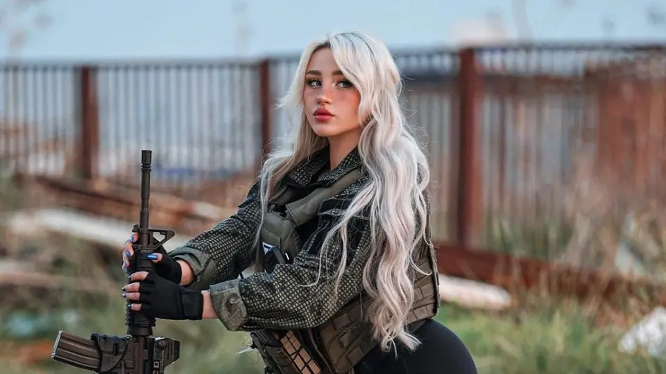 Natalia Fadeev, modelo de la página azul, se unió al ejército de Israel tras los ataques de Palestina