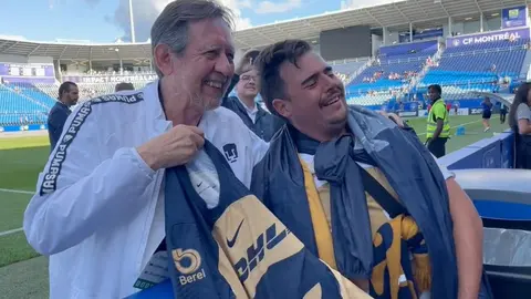 Pumas: Presidente de la UNAM le regala playera a aficionado en Montreal previo a la Leagues Cup