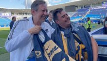 Pumas: Presidente de la UNAM le regala playera a aficionado en Montreal previo a la Leagues Cup
