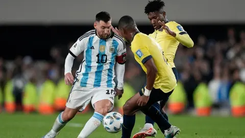 Leo Messi pidió salir de cambio y la afición se preocupó: ¿Qué dijo el argentino al respecto?