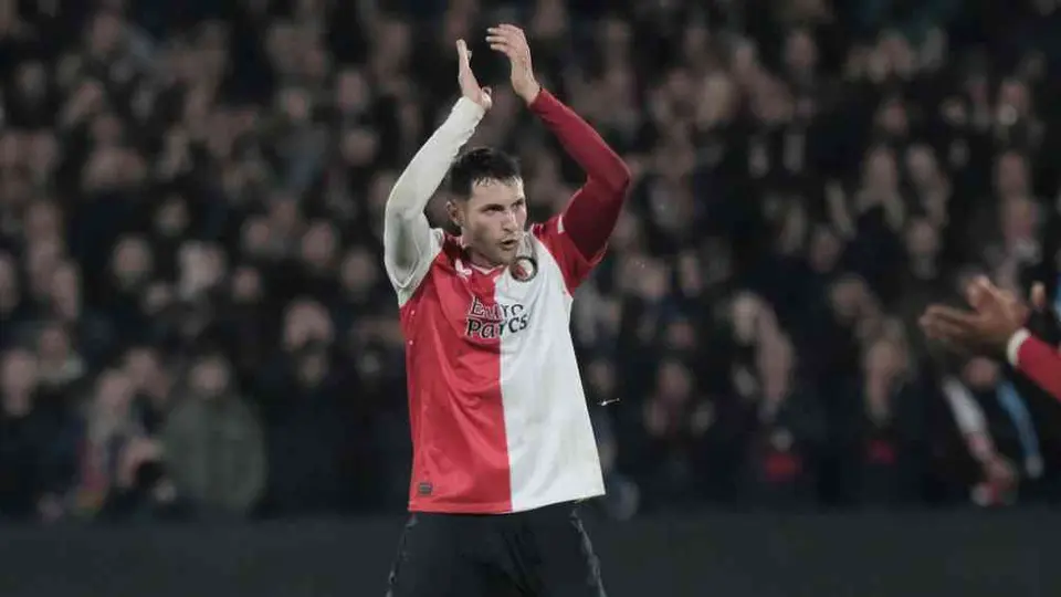 ¿Nueva 'novia' para Santi Giménez? Reportan en Italia que el Napoli se ha fijado en el mexicano