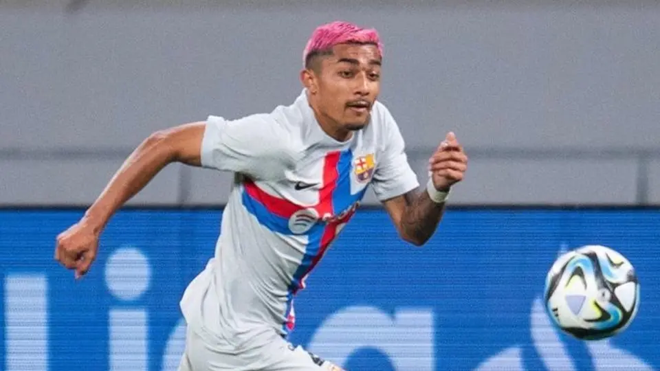 ¿Cambio de aire? El FC Barcelona busca ceder al mexicano Julián Araujo para la siguiente temporada