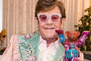 Elton John es hospitalizado luego de sufrir accidente en Francia