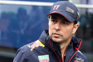 Helmut Marko vuelve a menospreciar a Checo y asegura que no puede competirle a Max