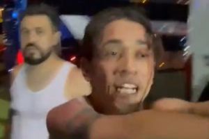 Aficionado de Rayados es atacado por seguidores de Chivas, reclama a miembros de seguridad