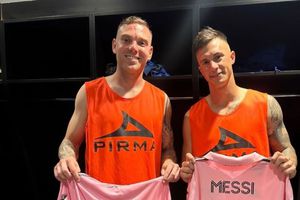 Carlos Hermosillo expresa su enojo con Rotondi y Lotti tras posar con la playera de Messi