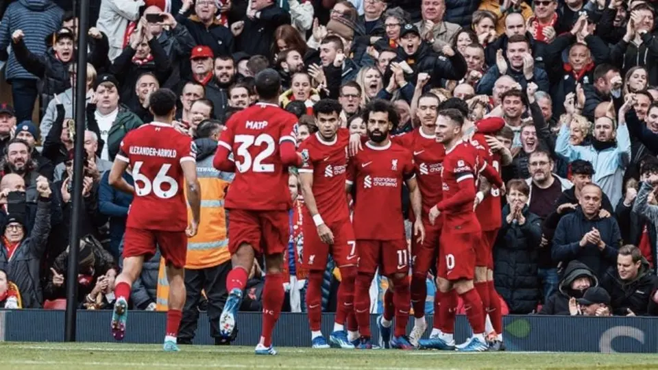 Con doblete de Mohamed Salah, Liverpool derrotó al Everton en el derby de Merseyside