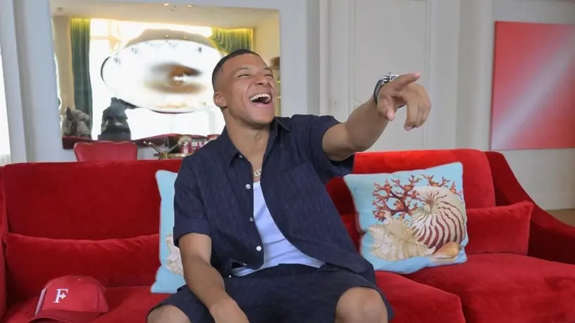 Kylian Mbappé se toma un descanso en Italia mientras su futuro en el futbol es incierto