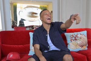 Kylian Mbappé se toma un descanso en Italia mientras su futuro en el futbol es incierto