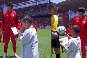 Niño se 'roba el show' durante protocolo de Liga MX: '¡Arriba el Toluca!'