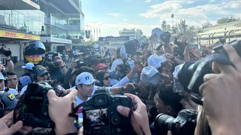 Checo Pérez y pilotos de F1 atendieron a fanáticos en el Autódromo Hermanos Rodríguez