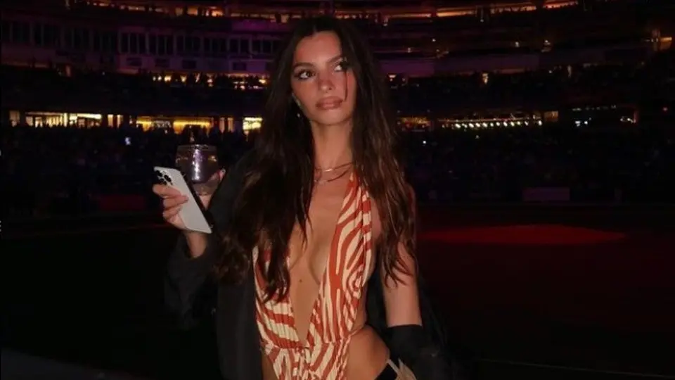 ¡Emily Ratajkowski en transparencia! La modelo sorprendió con atrevido outfit en NY