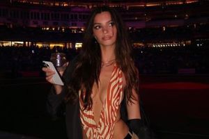 ¡Emily Ratajkowski en transparencia! La modelo sorprendió con atrevido outfit en NY