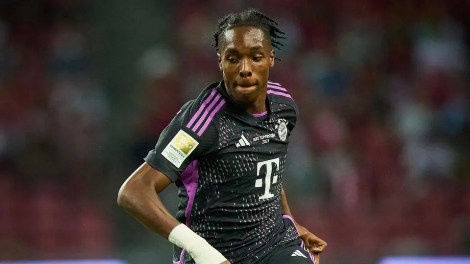 Bayern Munich condena insultos racistas hacia su jugador Mathys Tel