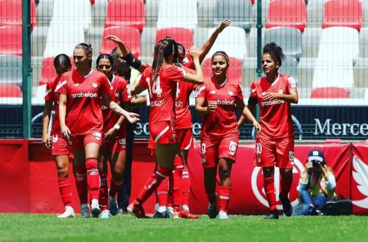 Toluca Femenil festejando el primer gol